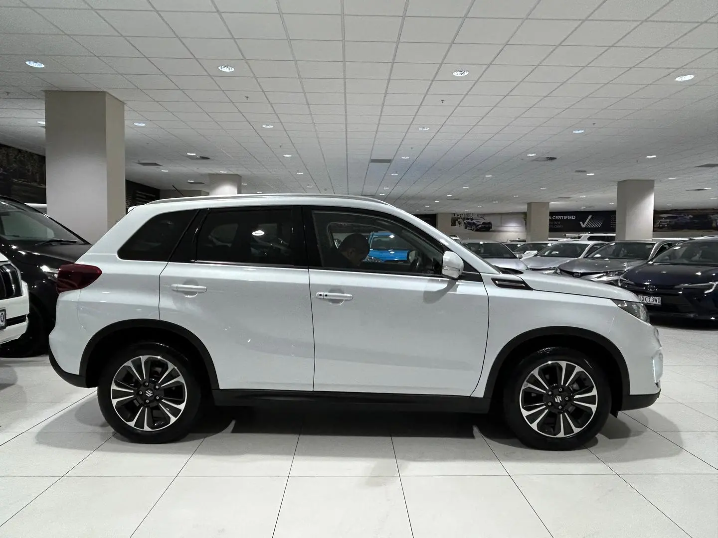 2023 Suzuki Vitara Gallery Image 2