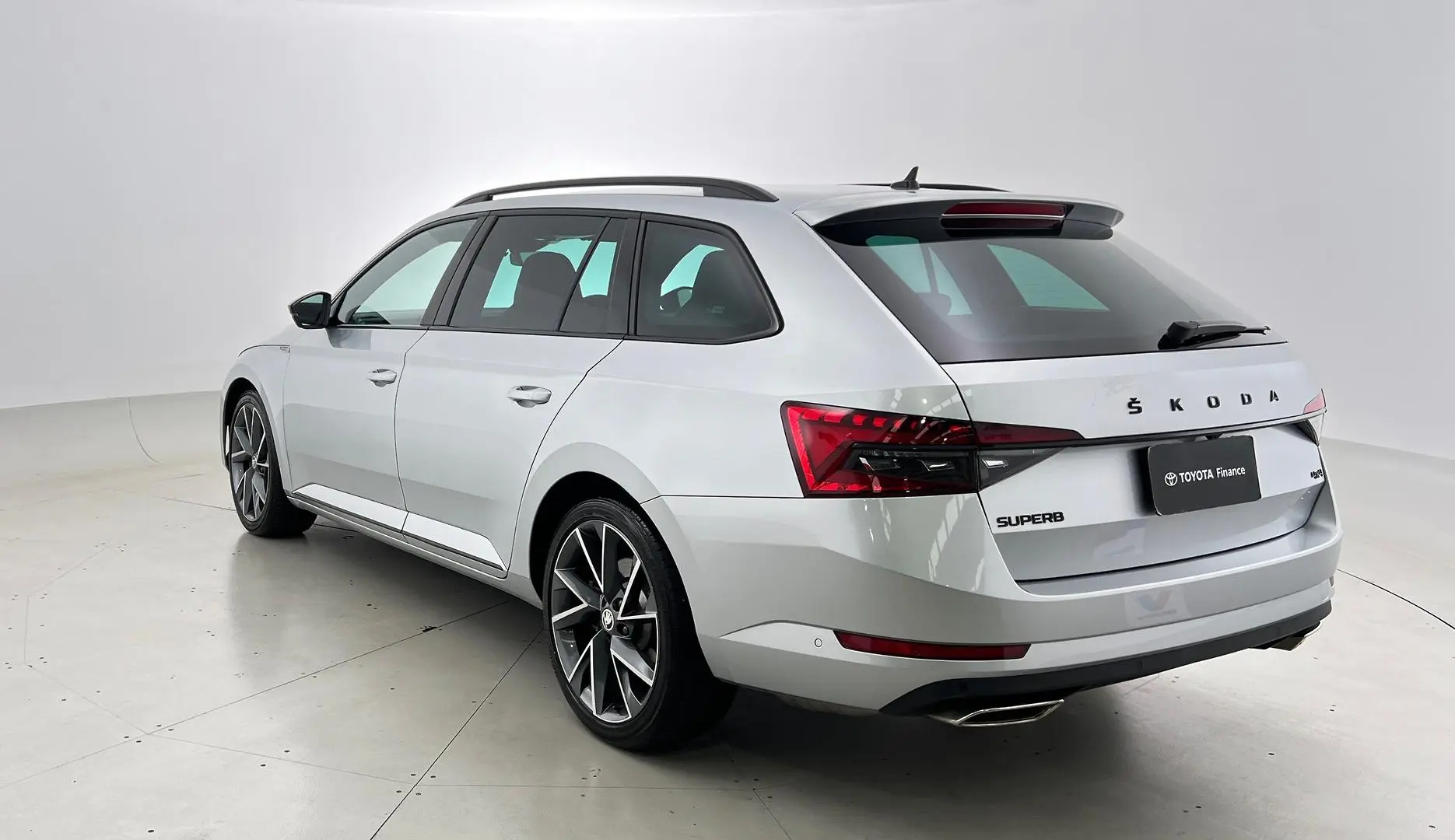 2021 SKODA Superb Image 2