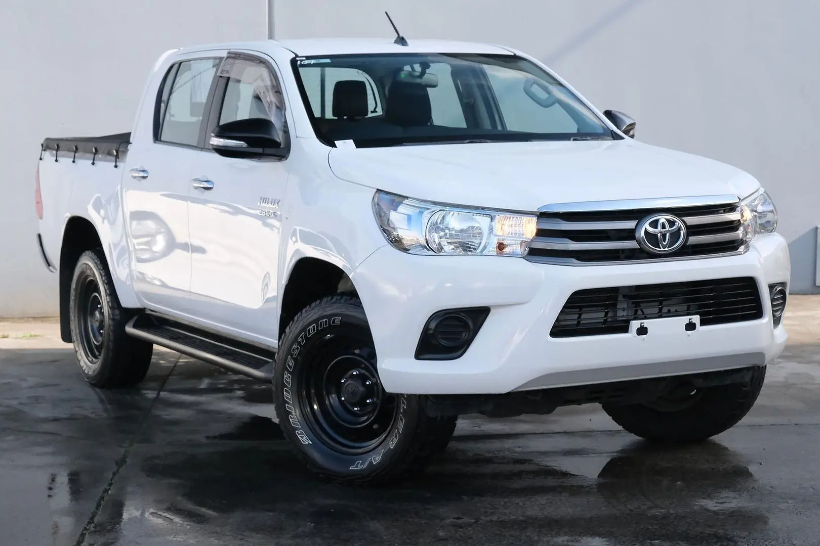 2017 Toyota Hilux Gallery Image 1
