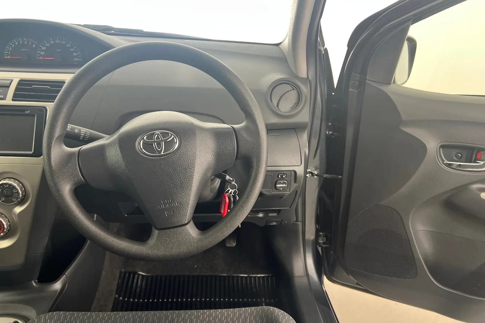 2013 Toyota Yaris Gallery Image 13