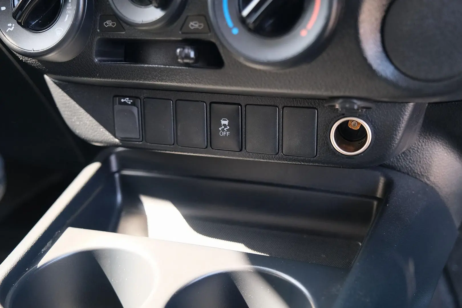 2017 Toyota Hilux Gallery Image 20