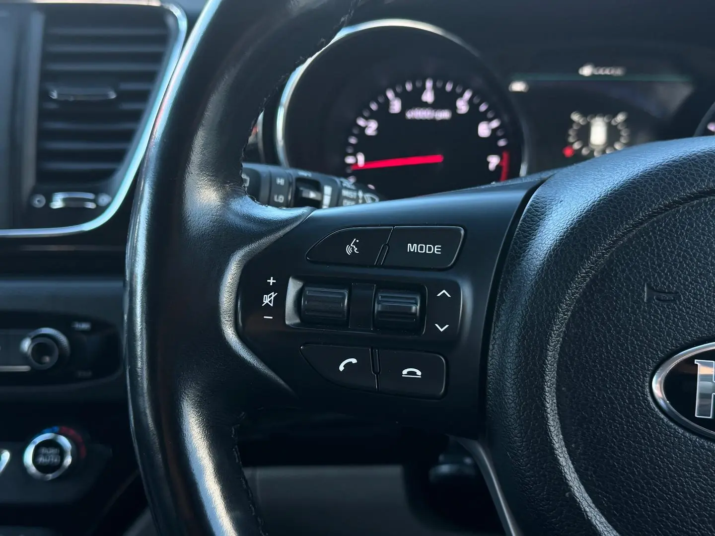 2018 Kia Carnival Gallery Image 19