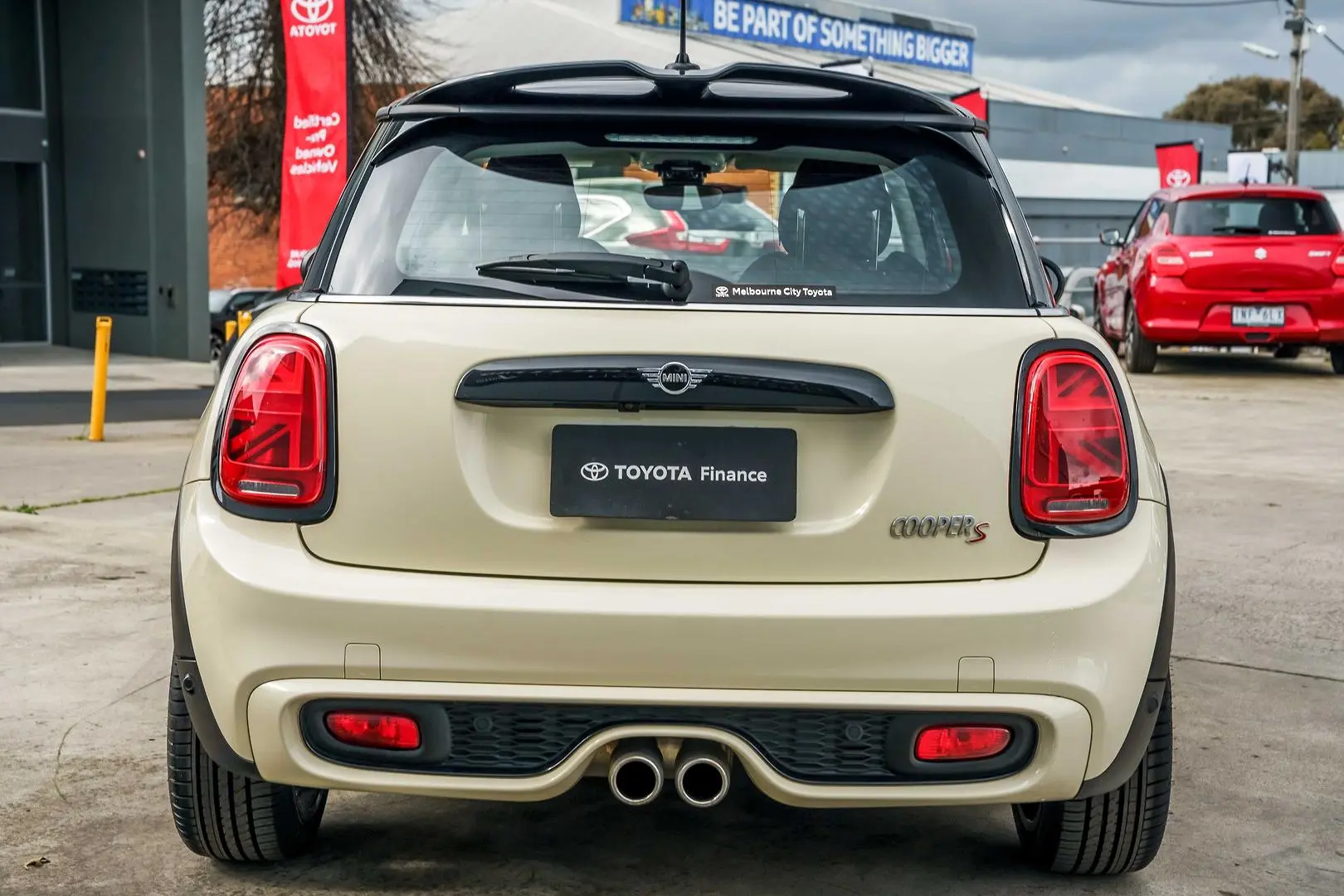 2019 MINI Hatch Gallery Image 4