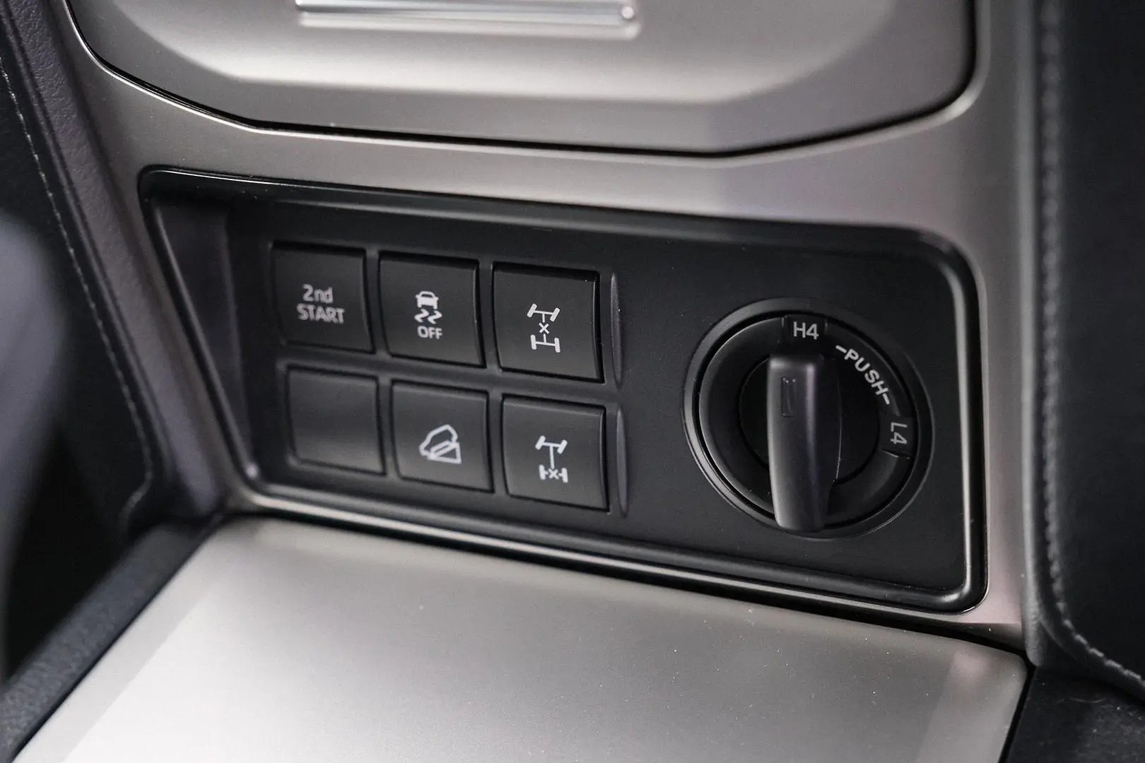 2023 Toyota Landcruiser Prado Gallery Image 21