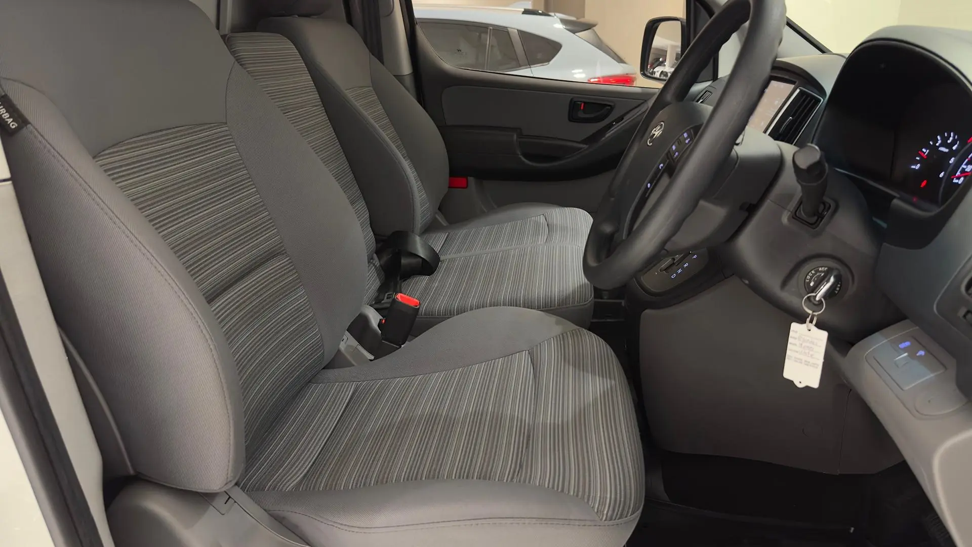 2021 Hyundai iLoad Gallery Image 12