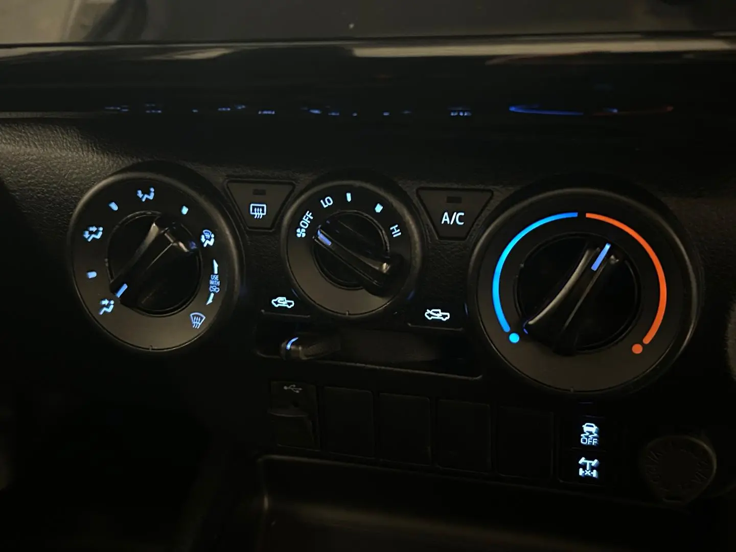 2020 Toyota Hilux Gallery Image 19