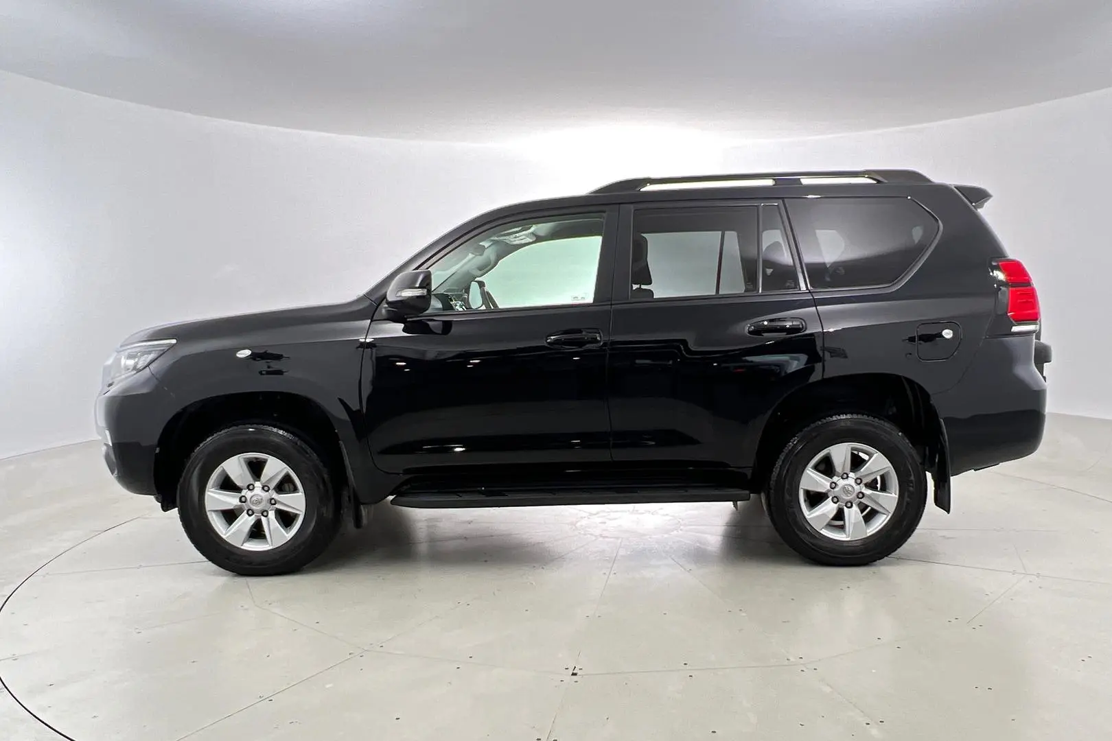 2018 Toyota Landcruiser Prado Gallery Image 8