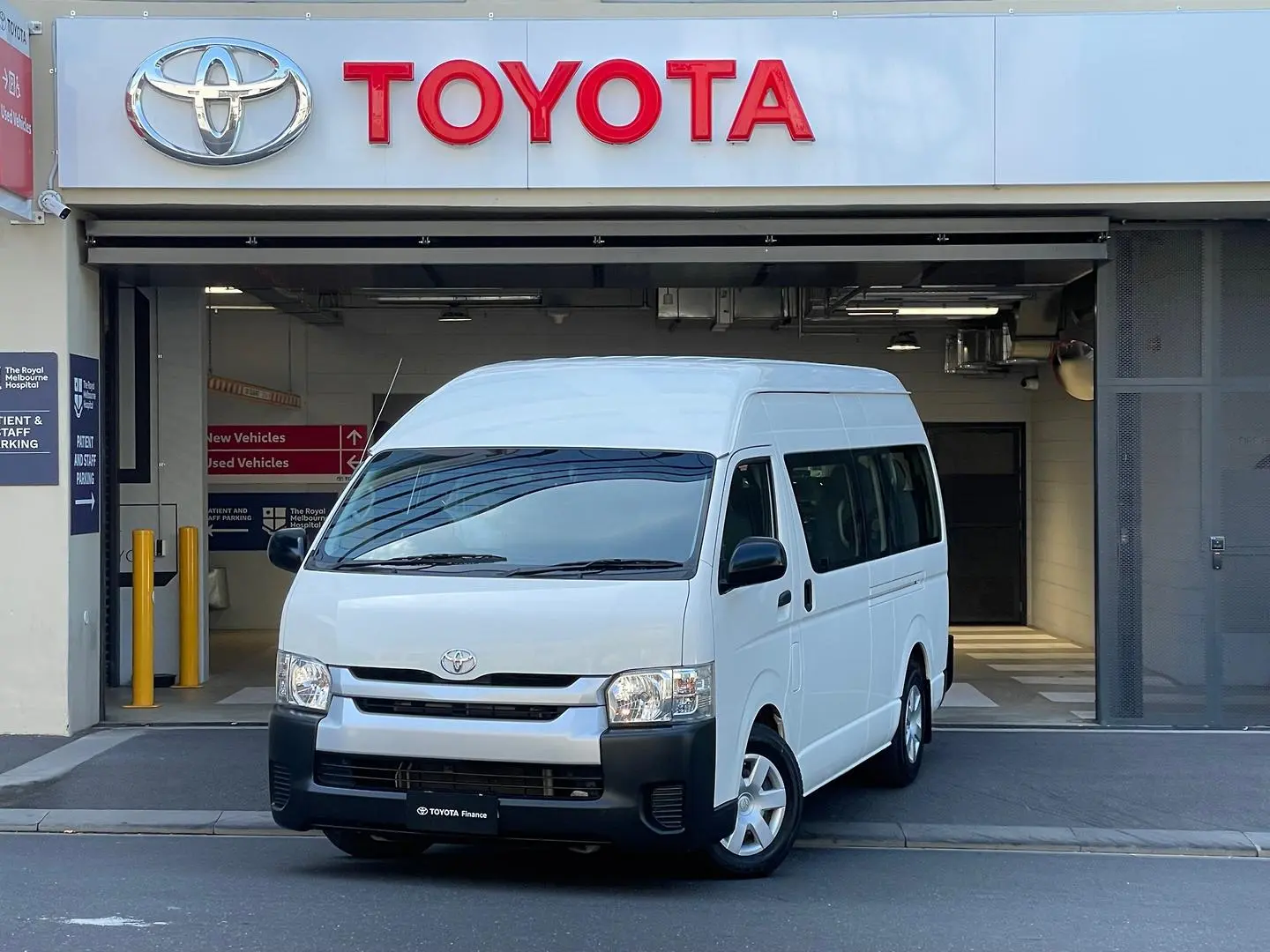 2018 Toyota Hiace Gallery Image 4
