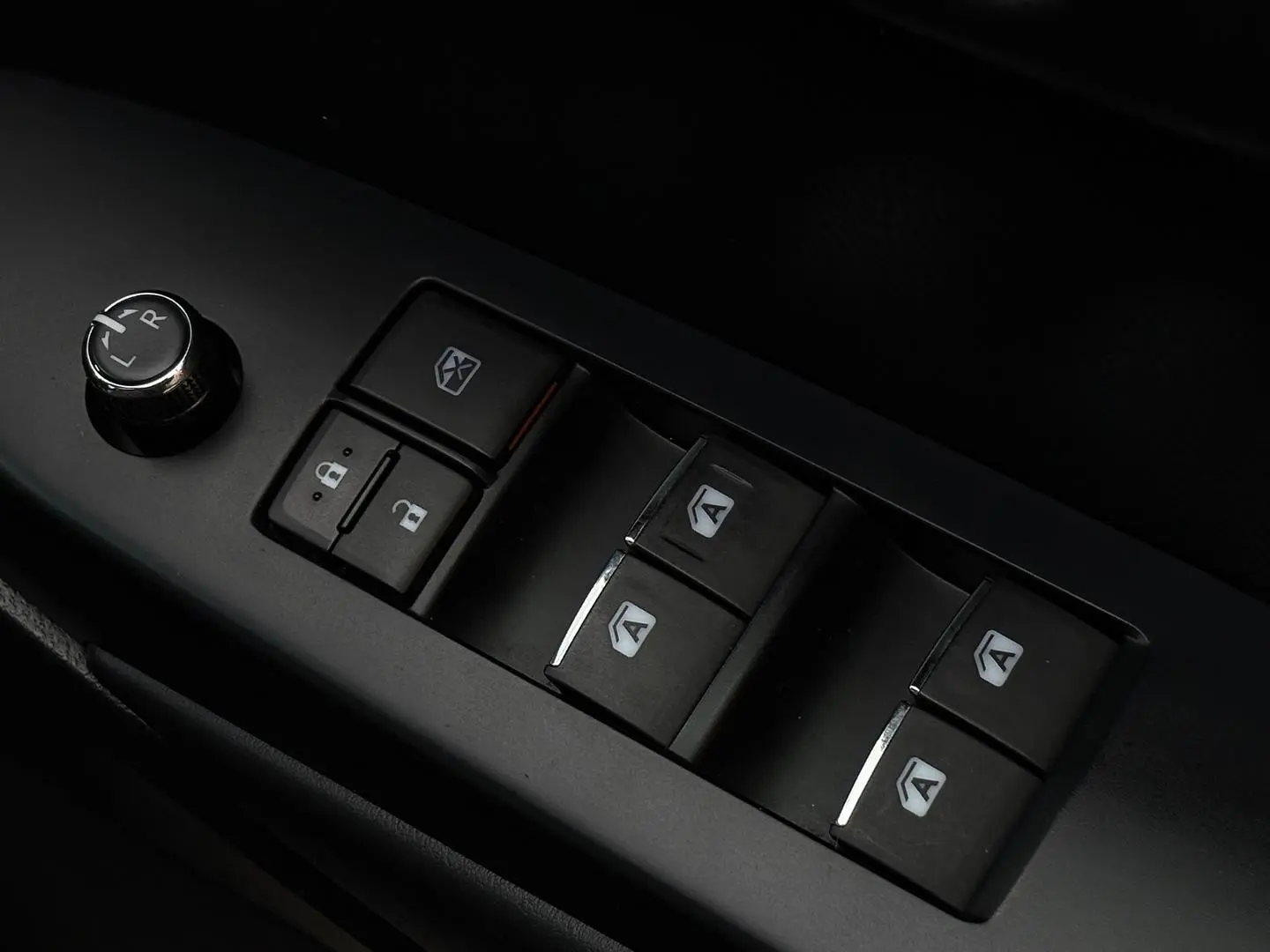 2015 Toyota Kluger Gallery Image 29