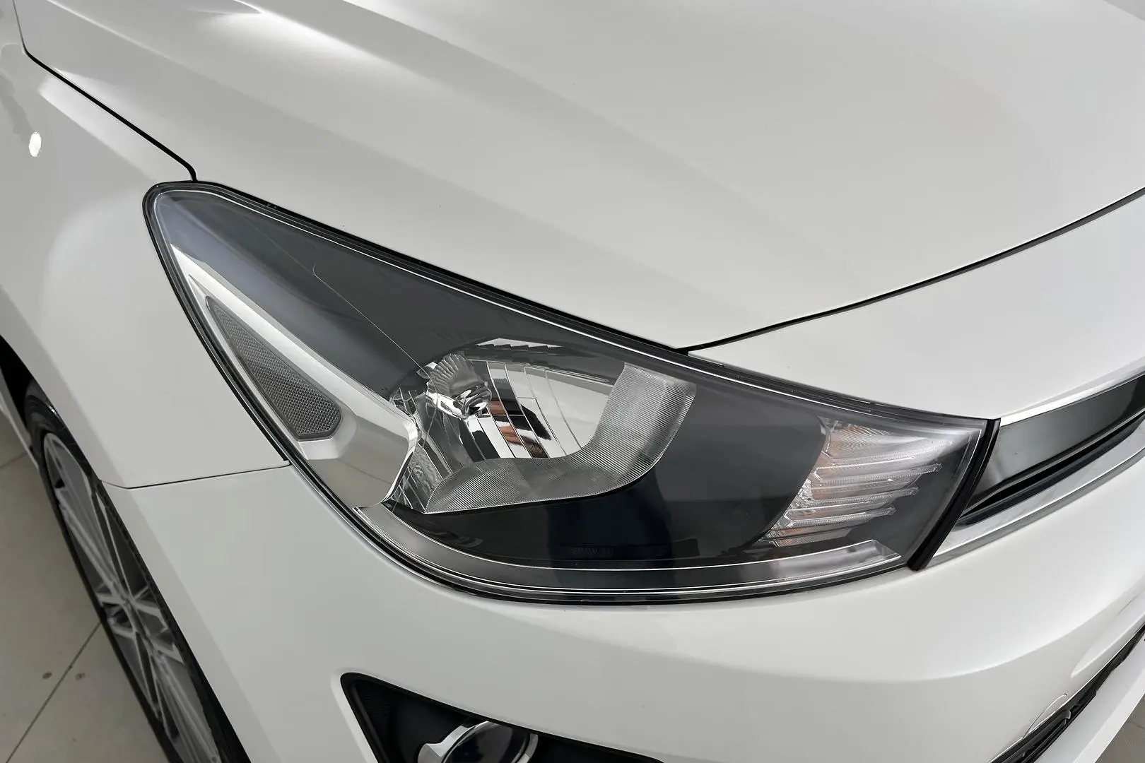 2022 Kia Rio Gallery Image 2