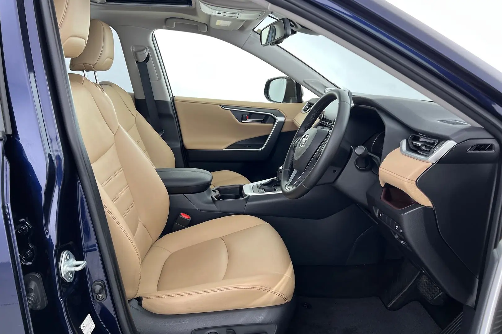 2019 Toyota RAV4 Gallery Image 11