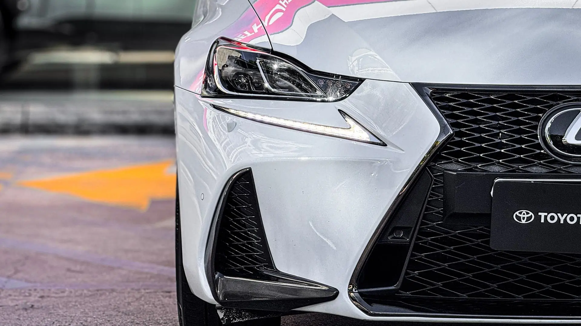 2018 Lexus IS Image 11