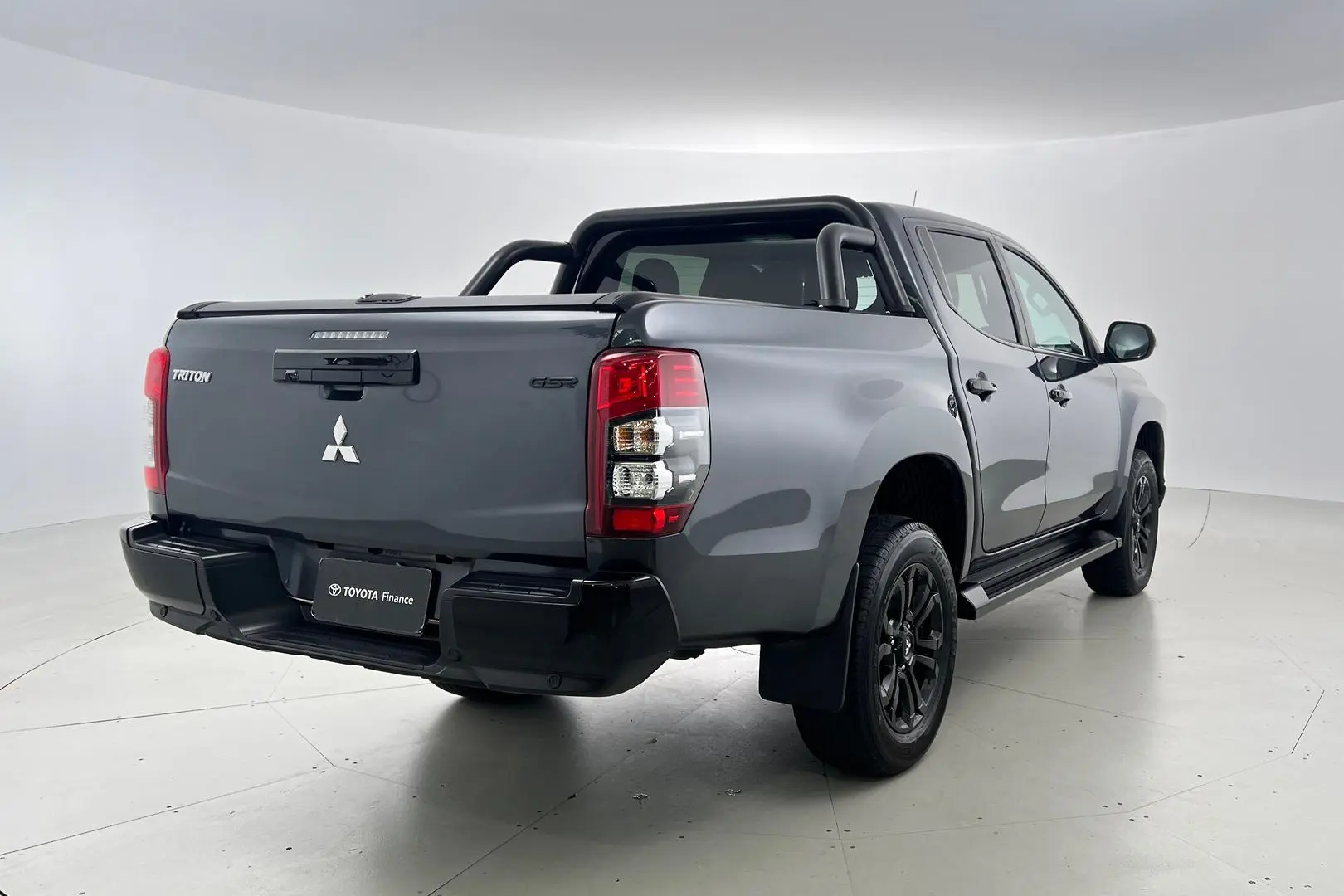2022 Mitsubishi Triton Gallery Image 4