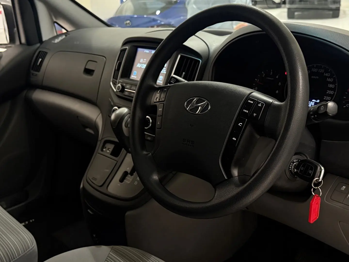 2021 Hyundai iLoad Gallery Image 12