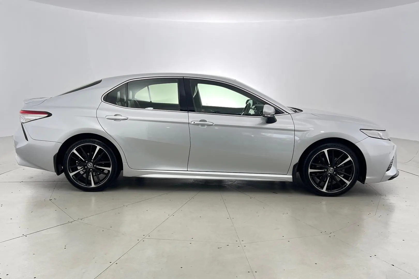 2018 Toyota Camry Gallery Image 12