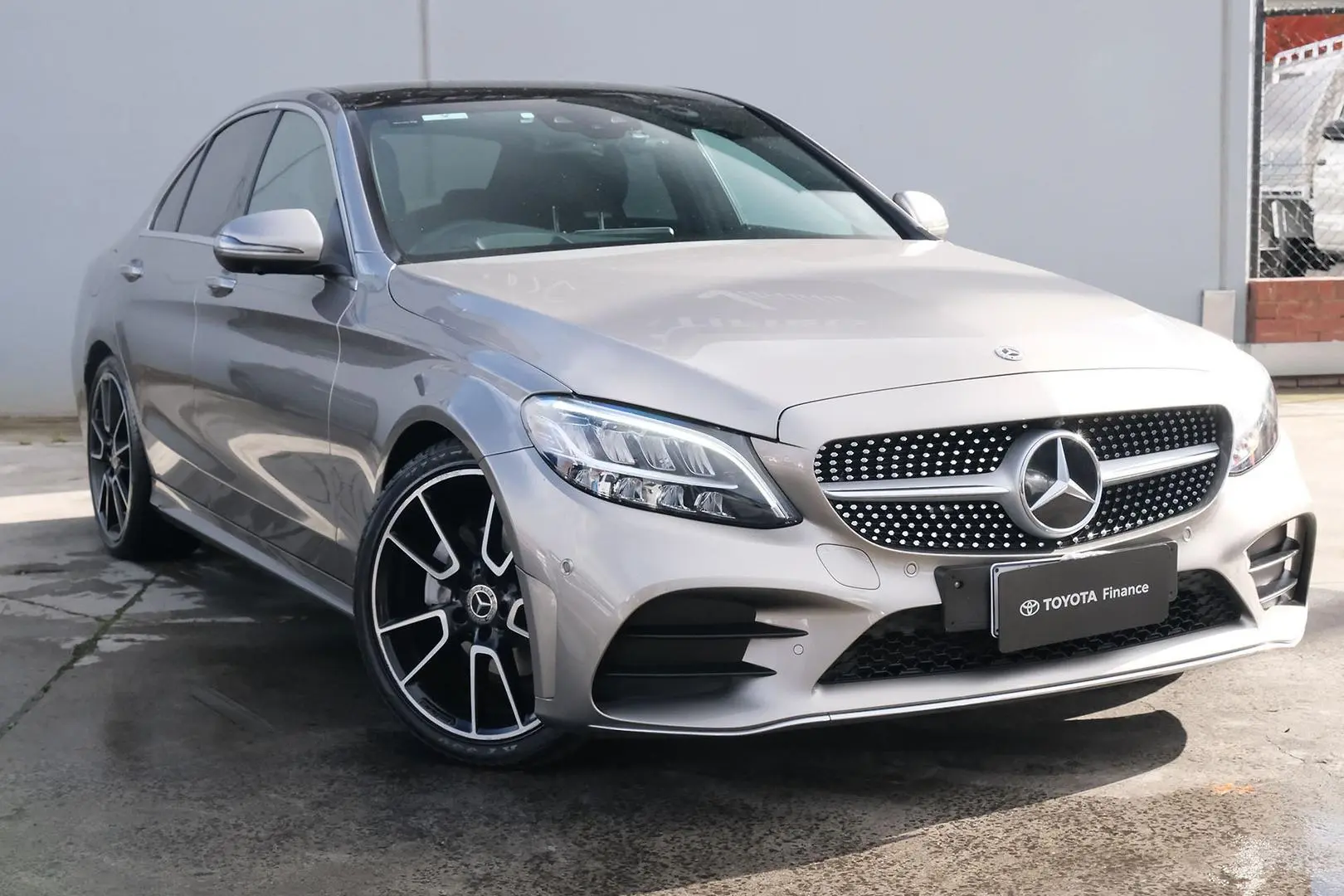 2021 Mercedes-Benz C-Class Gallery Image 1
