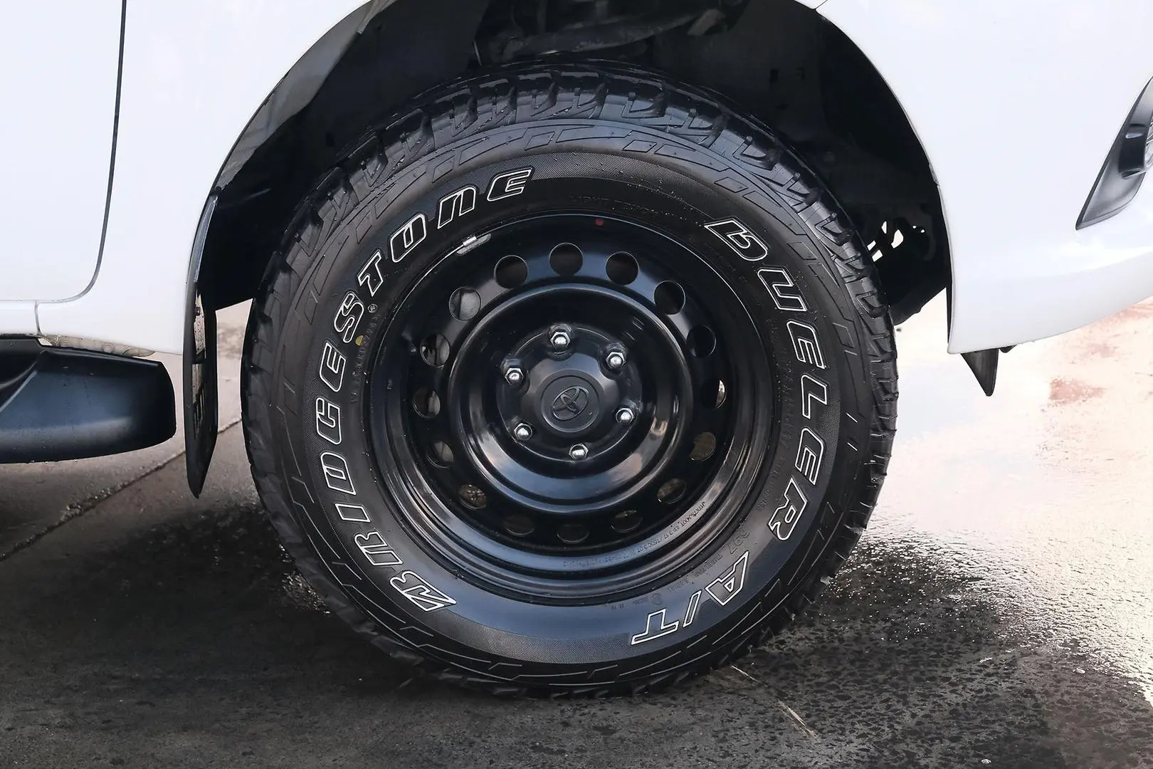 2017 Toyota Hilux Gallery Image 6