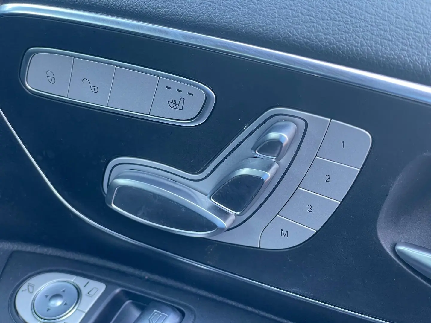2022 Mercedes-Benz Valente Gallery Image 16