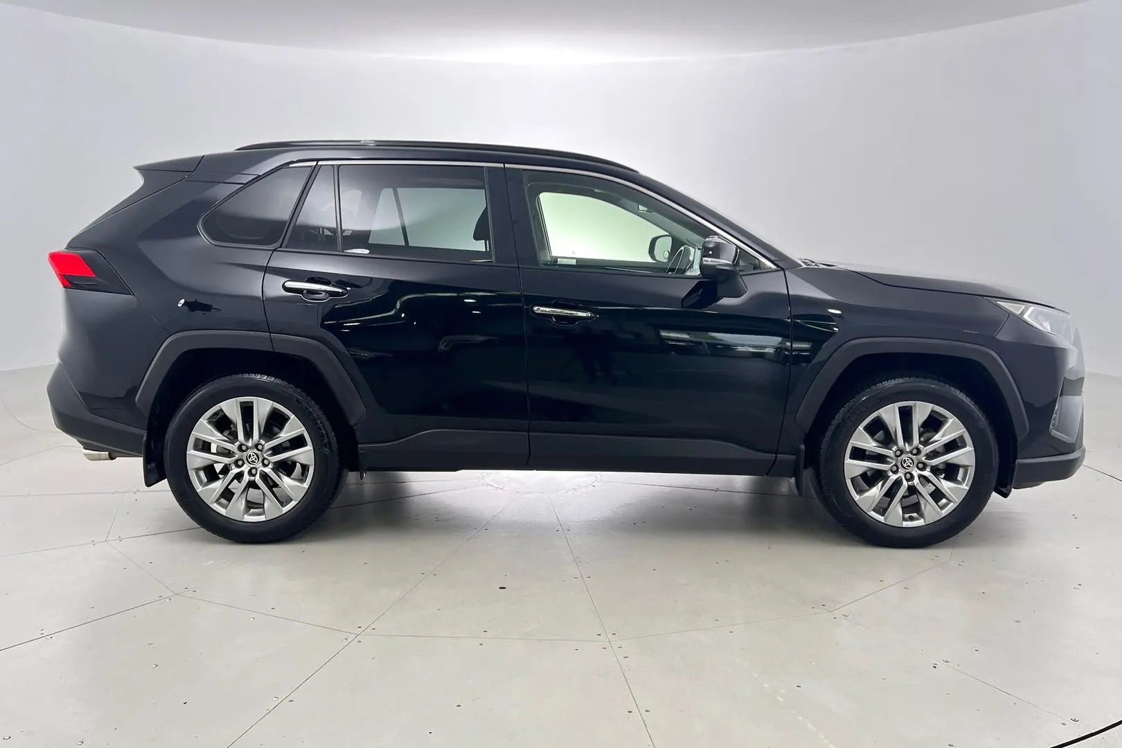 2021 Toyota RAV4 Gallery Image 5