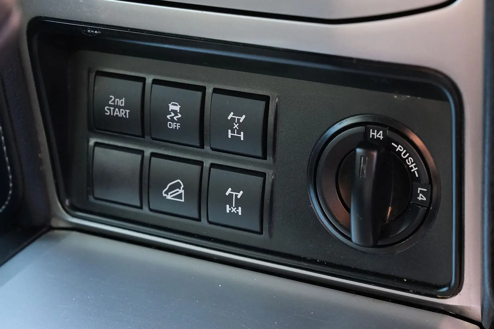 2020 Toyota Landcruiser Prado Gallery Image 21