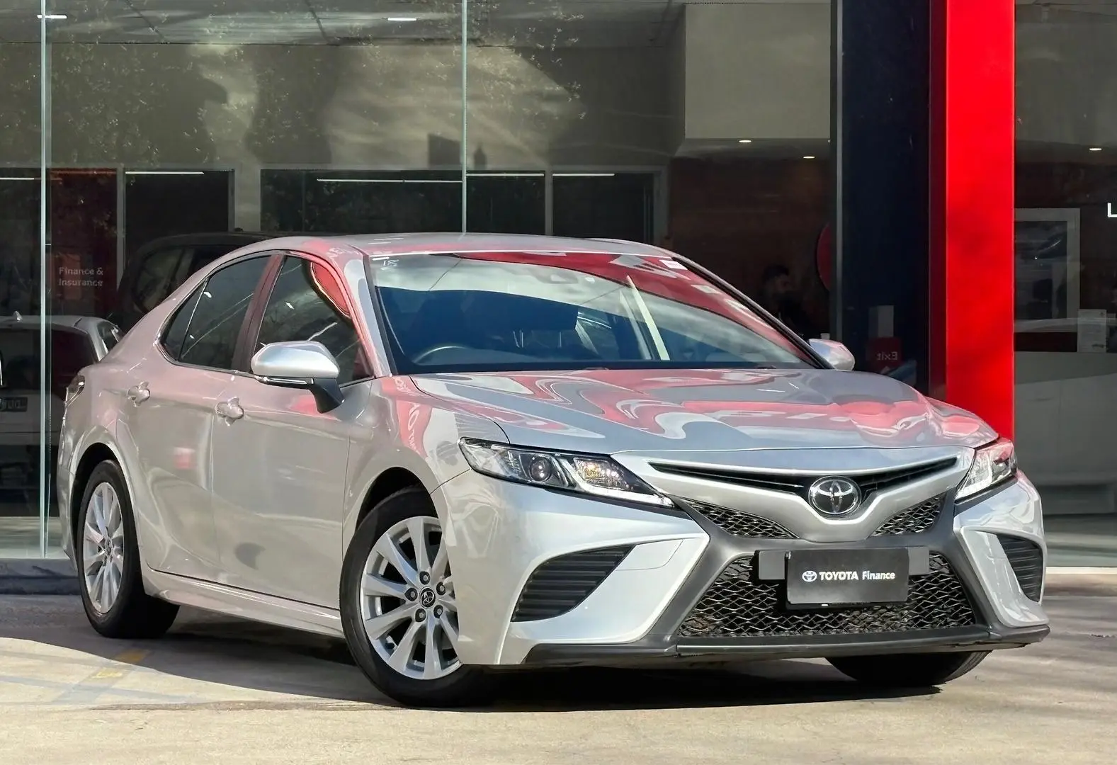 2019 Toyota Camry Gallery Image 1