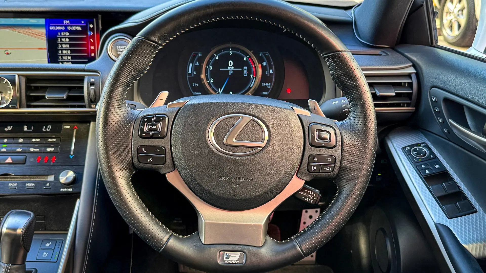 2018 Lexus IS Image 25