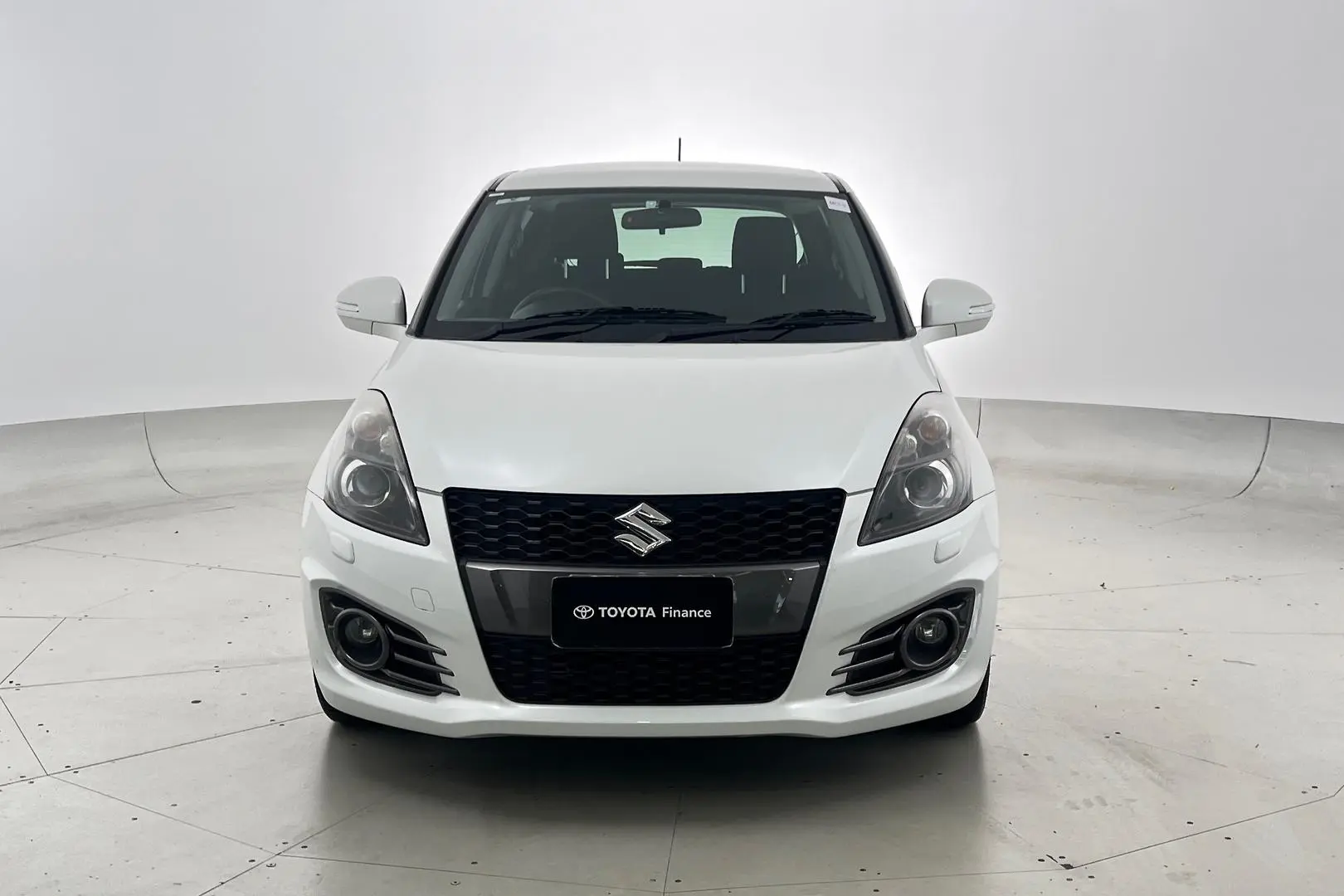 2016 Suzuki Swift Gallery Image 6
