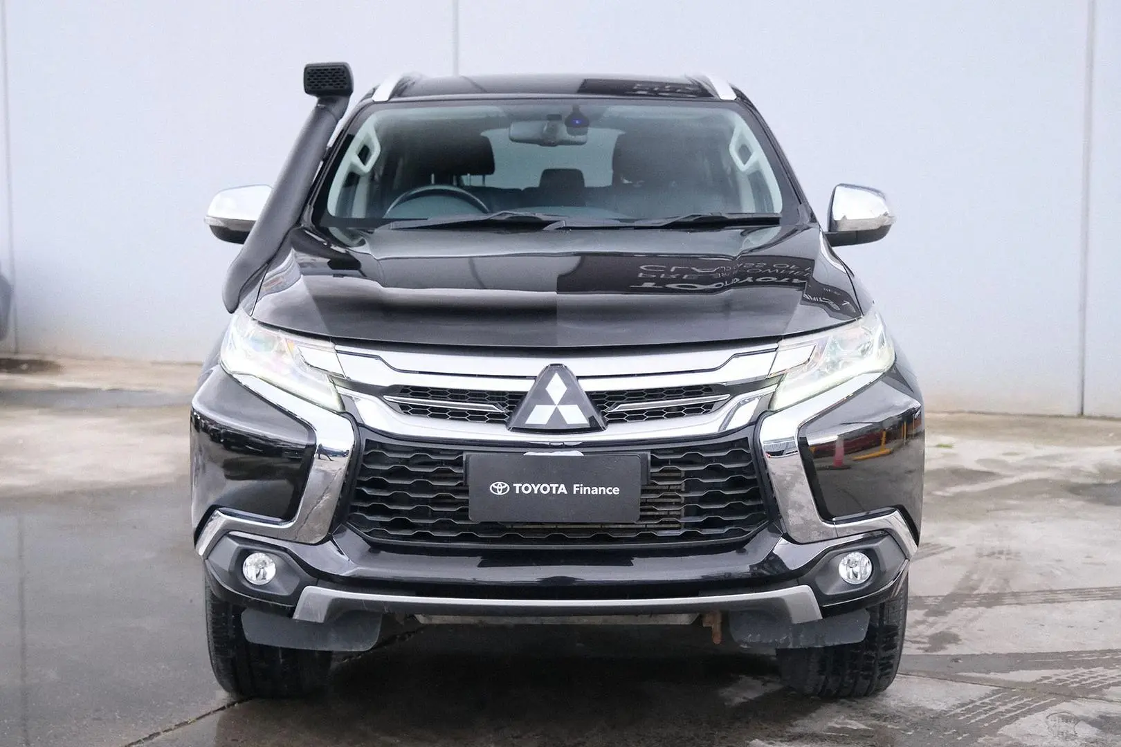 2018 Mitsubishi Pajero Sport Gallery Image 3