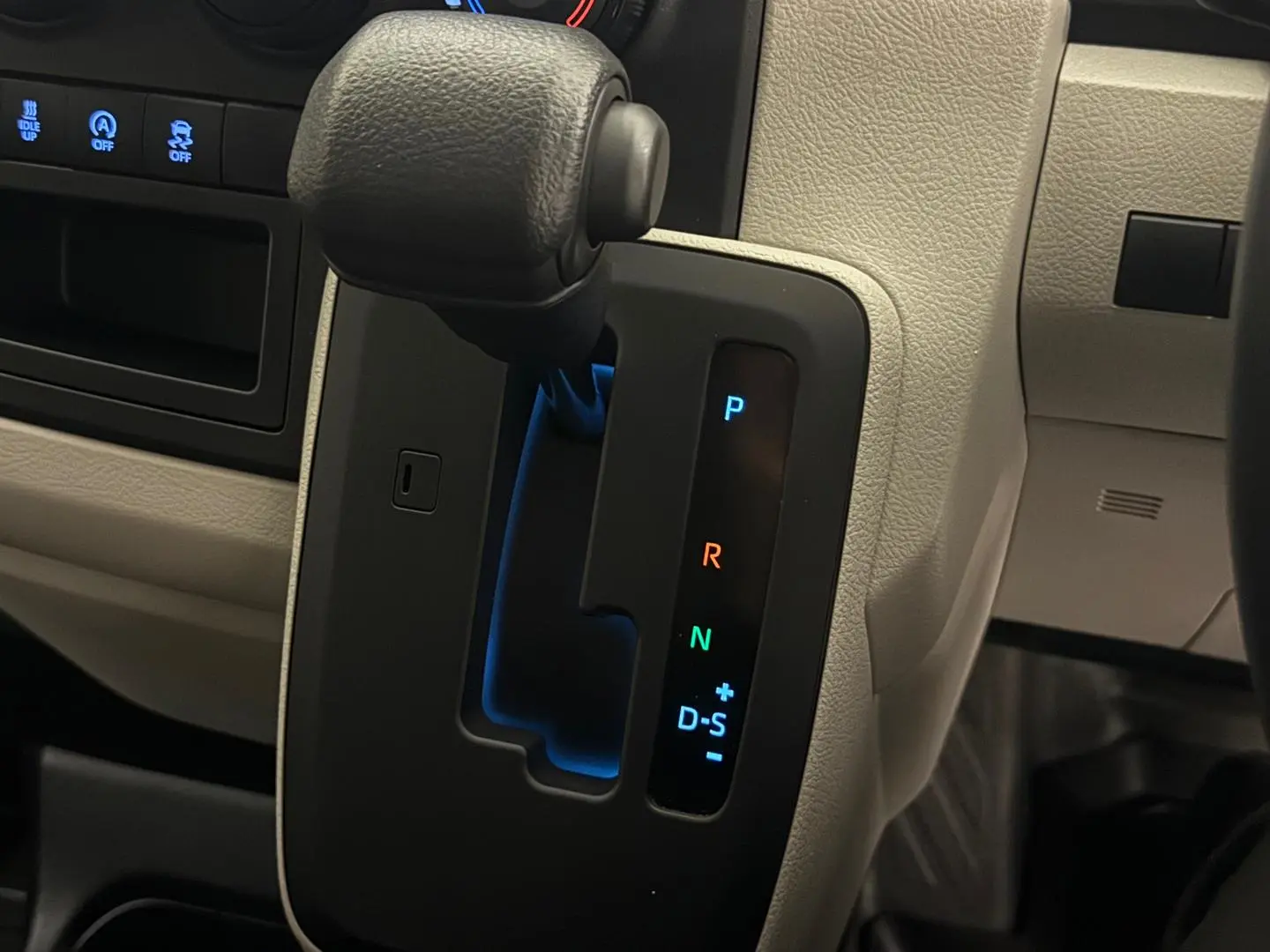 2020 Toyota Hiace Gallery Image 21
