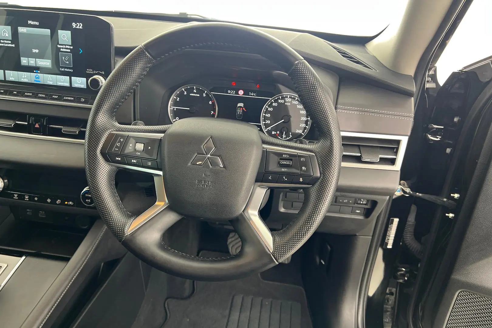 2022 Mitsubishi Outlander Gallery Image 15