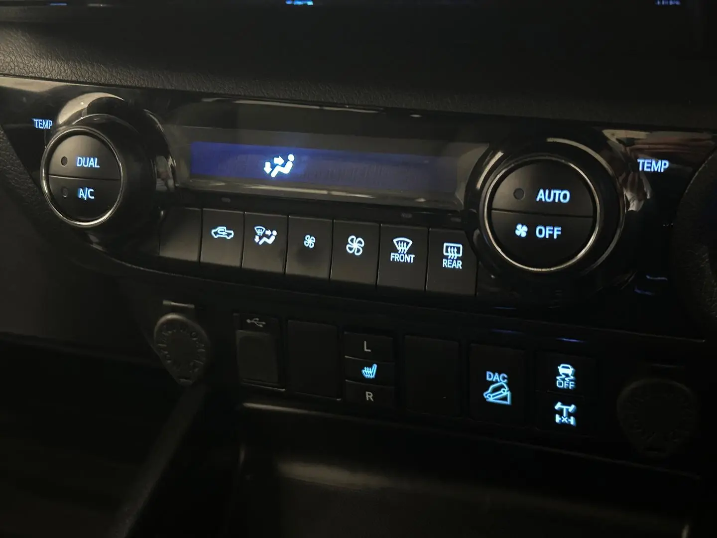 2021 Toyota Hilux Gallery Image 16