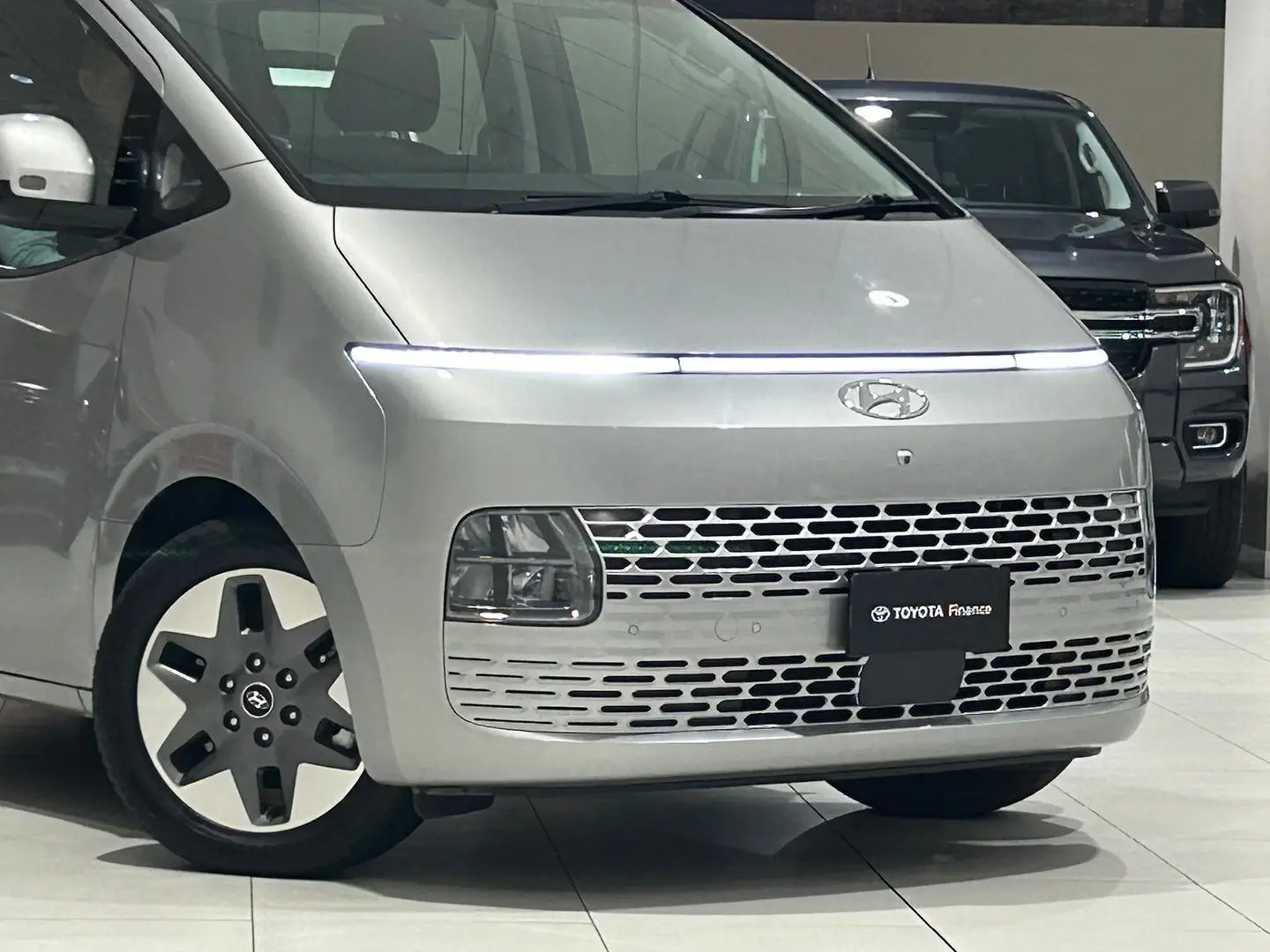 2022 Hyundai STARIA Gallery Image 3