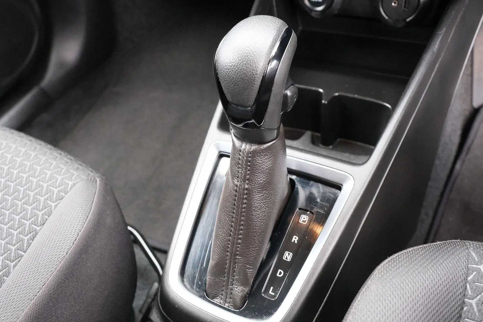 2017 Suzuki Swift Gallery Image 7