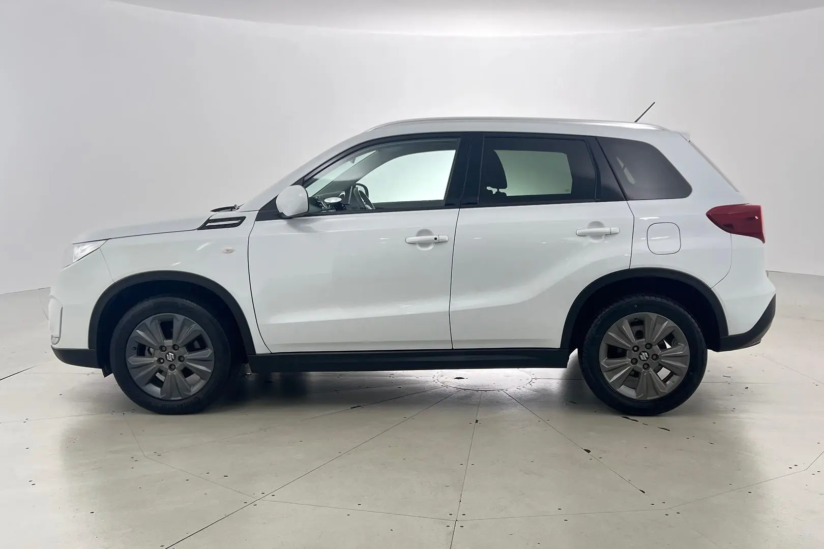 2020 Suzuki Vitara Gallery Image 9