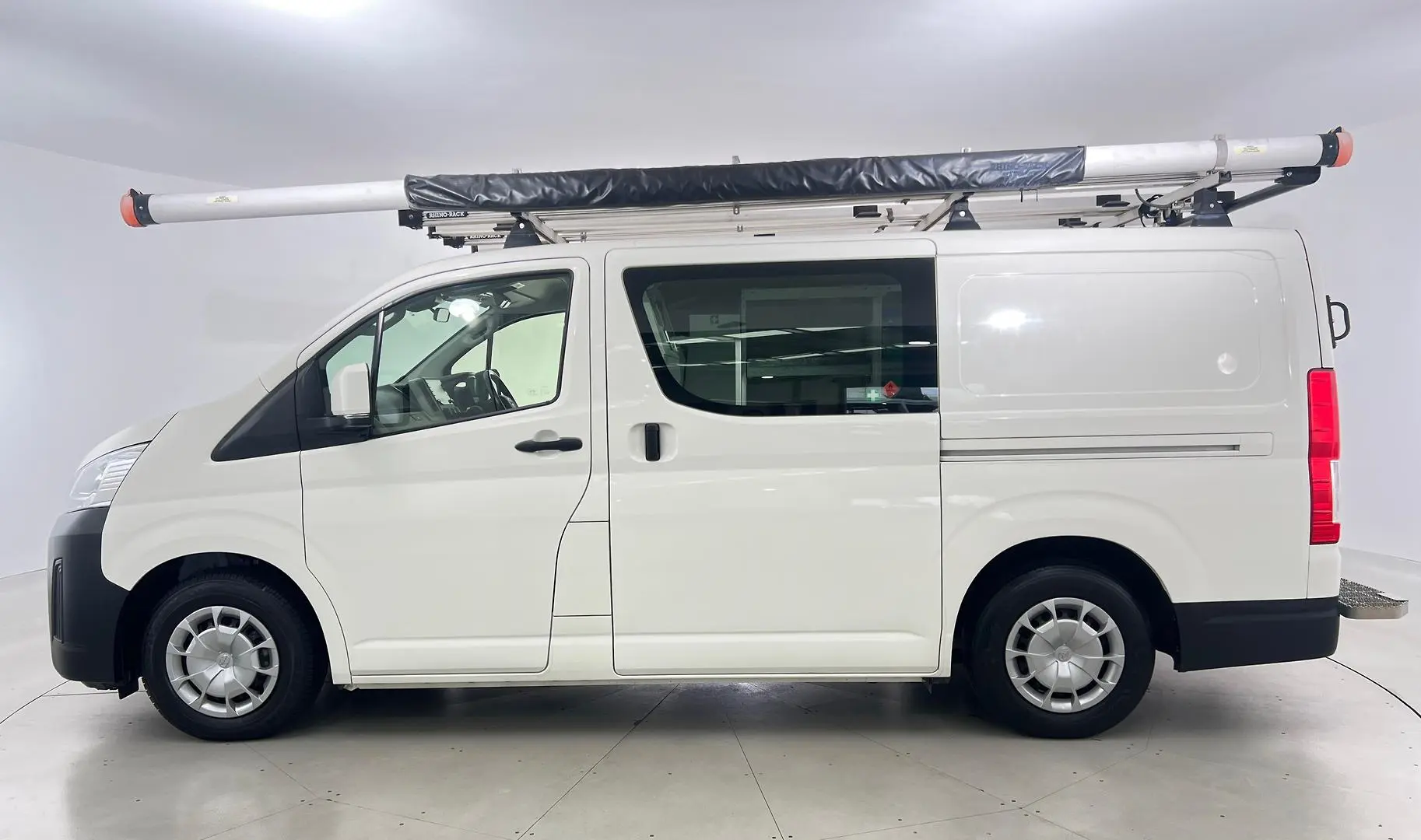 2020 Toyota Hiace Gallery Image 5