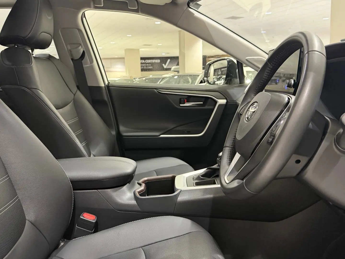 2024 Toyota RAV4 Gallery Image 12