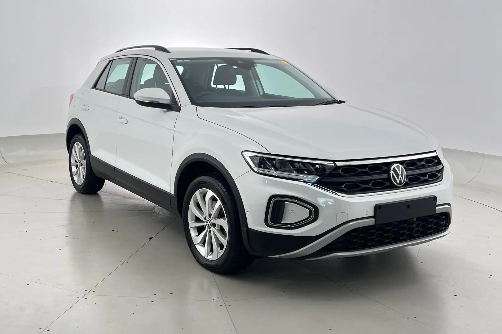 2023 Volkswagen T-Roc Gallery Image 1