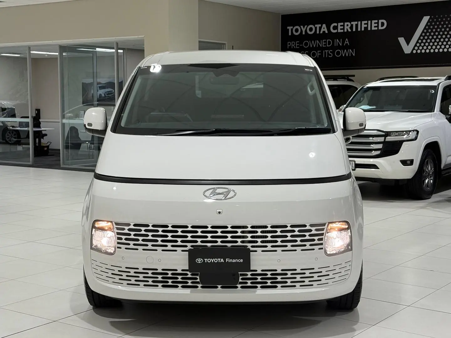 2023 Hyundai STARIA LOAD Gallery Image 4