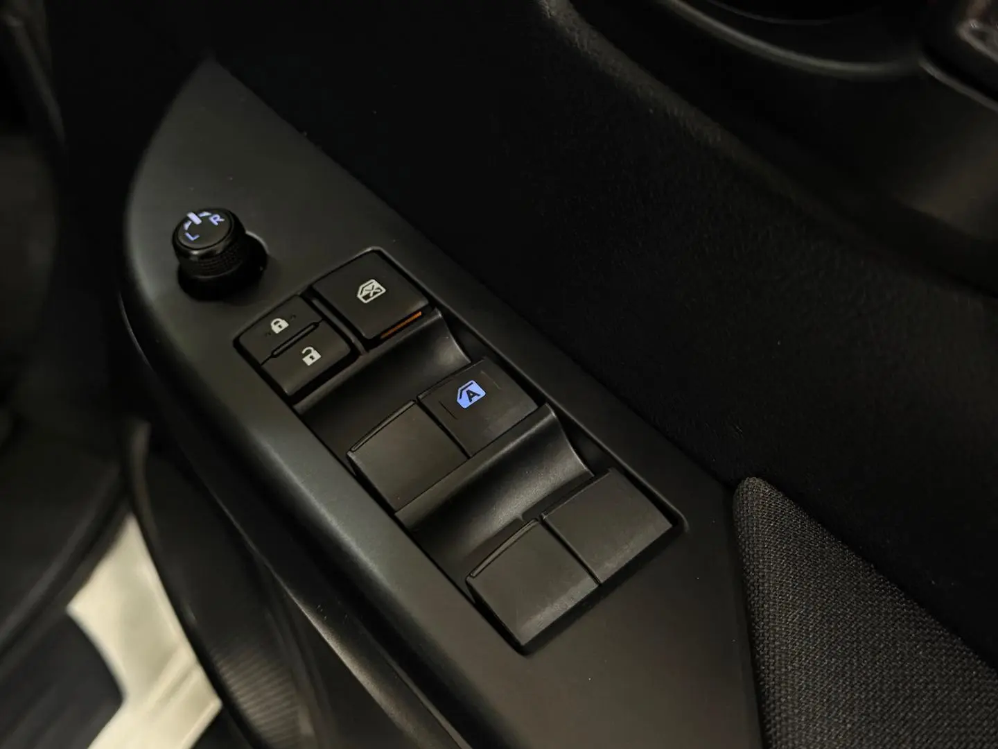 2019 Toyota Hilux Gallery Image 17