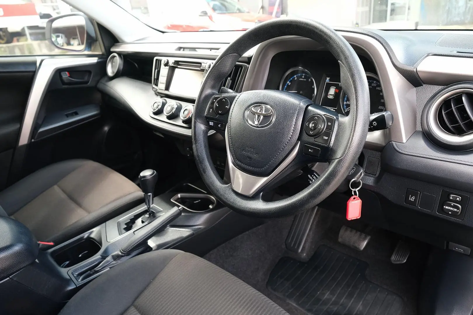 2018 Toyota Rav4 Gallery Image 7