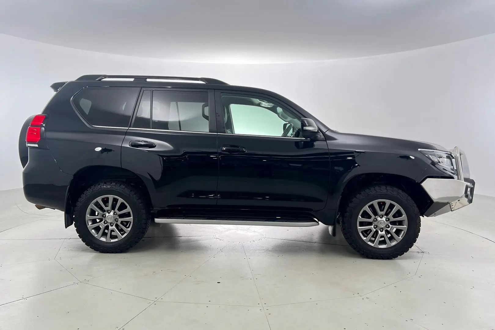 2018 Toyota Landcruiser Prado Gallery Image 3
