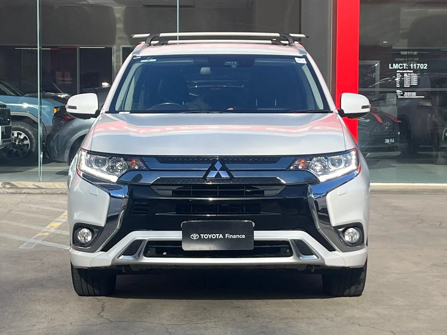 2018 Mitsubishi Outlander Gallery Image 10