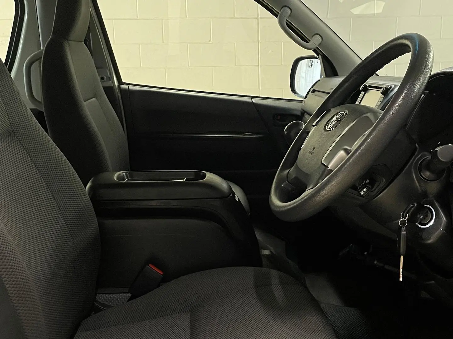 2018 Toyota Hiace Gallery Image 13