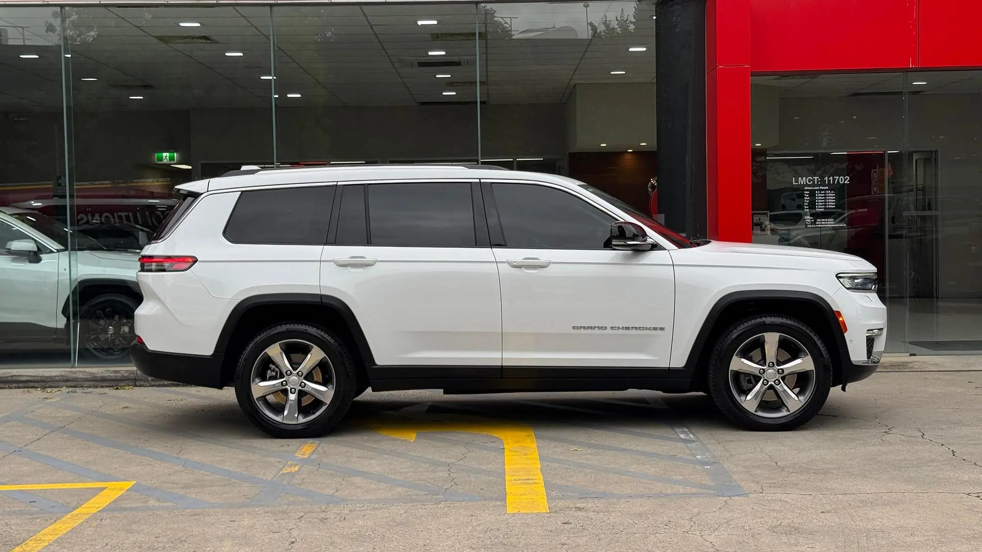 2022 Jeep Grand Cherokee Gallery Image 6