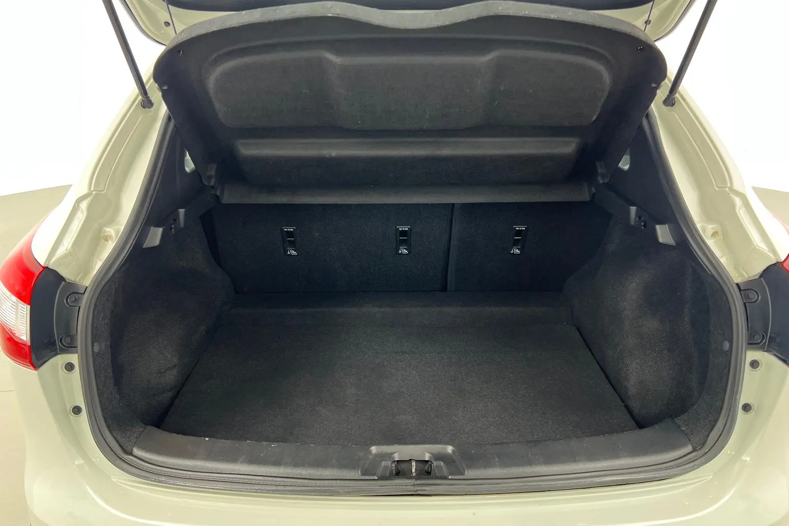 2015 Nissan QASHQAI Gallery Image 20