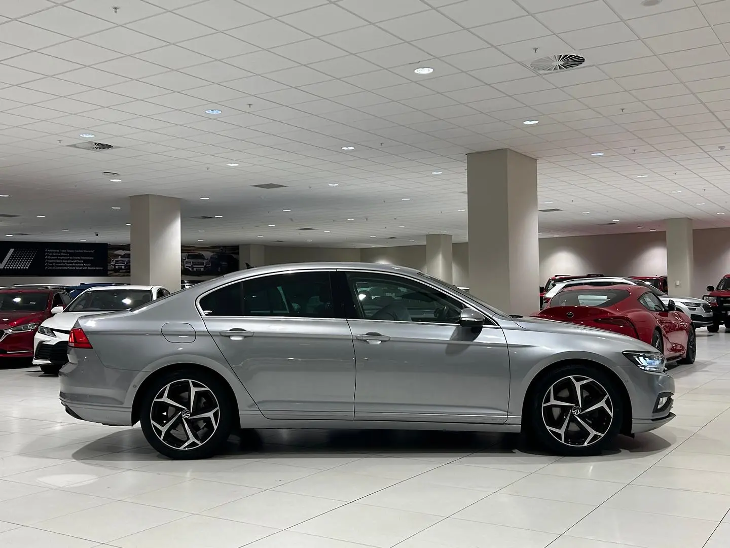 2022 Volkswagen Passat Gallery Image 2
