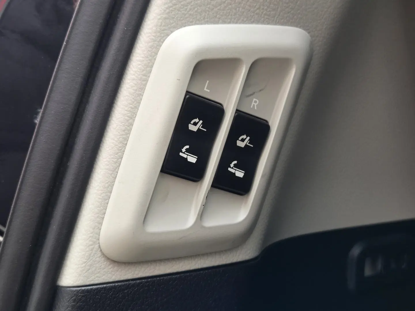 2020 Toyota Landcruiser Prado Gallery Image 15