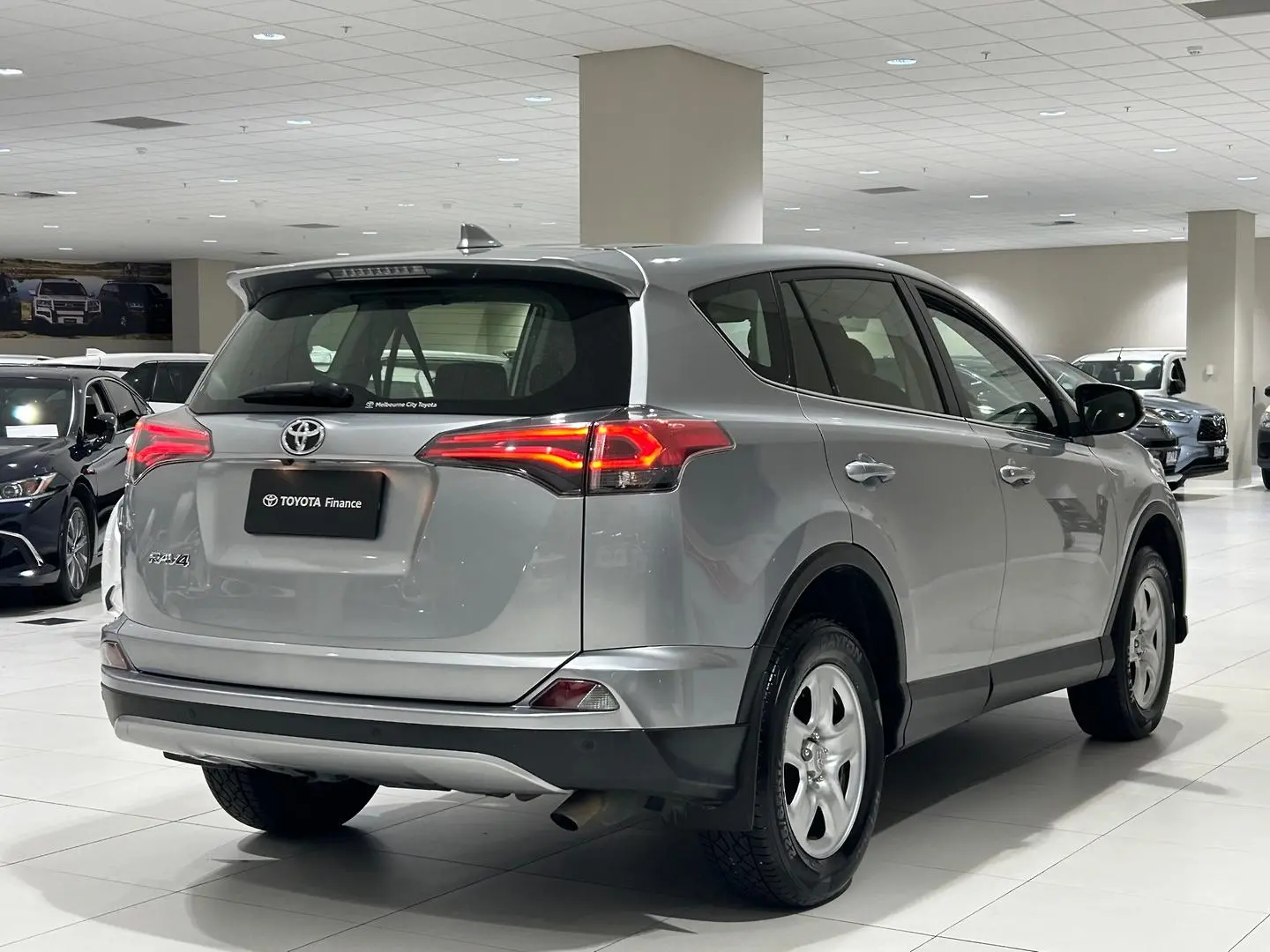 2017 Toyota RAV4 Gallery Image 10