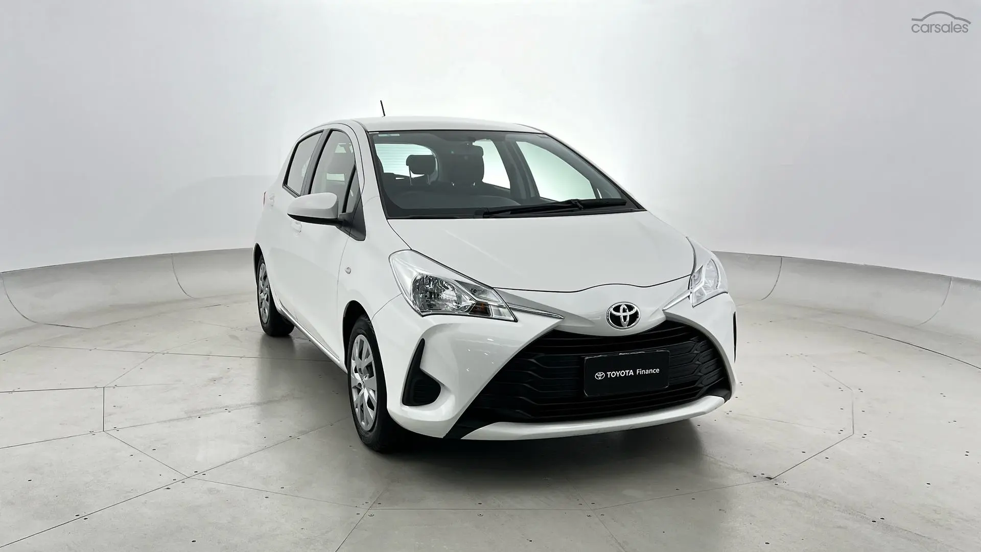 2019 Toyota Yaris Image 3