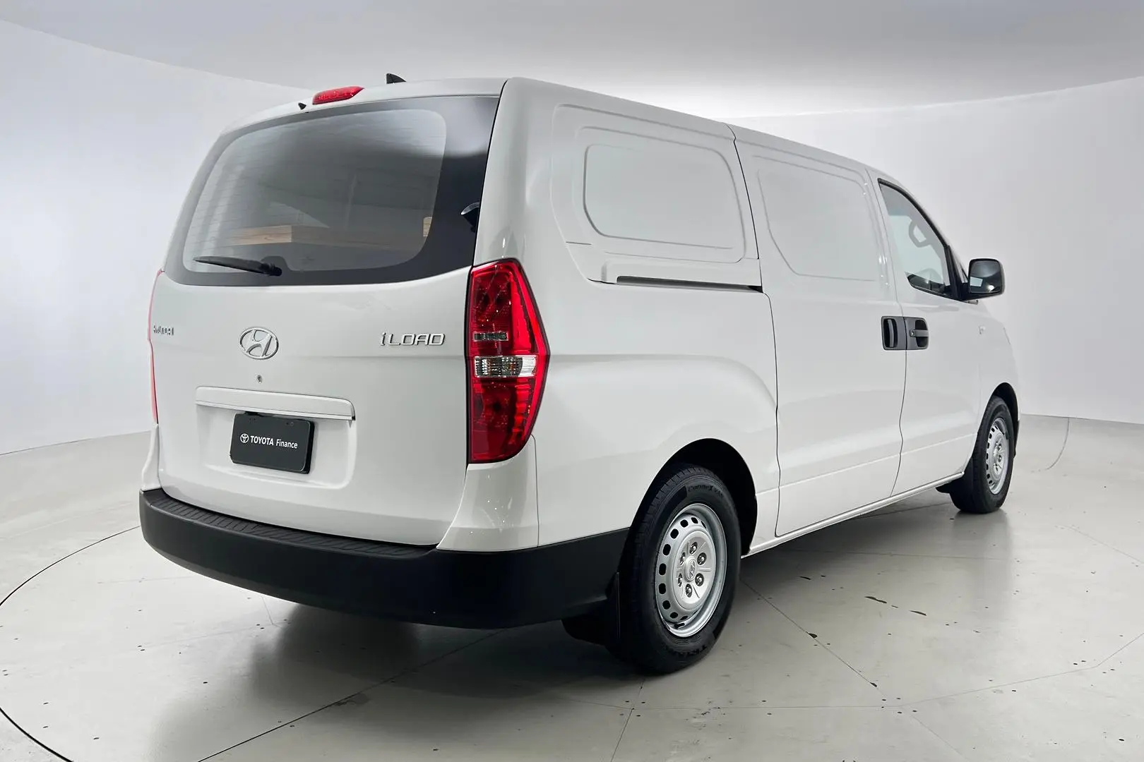 2021 Hyundai iLoad Gallery Image 4